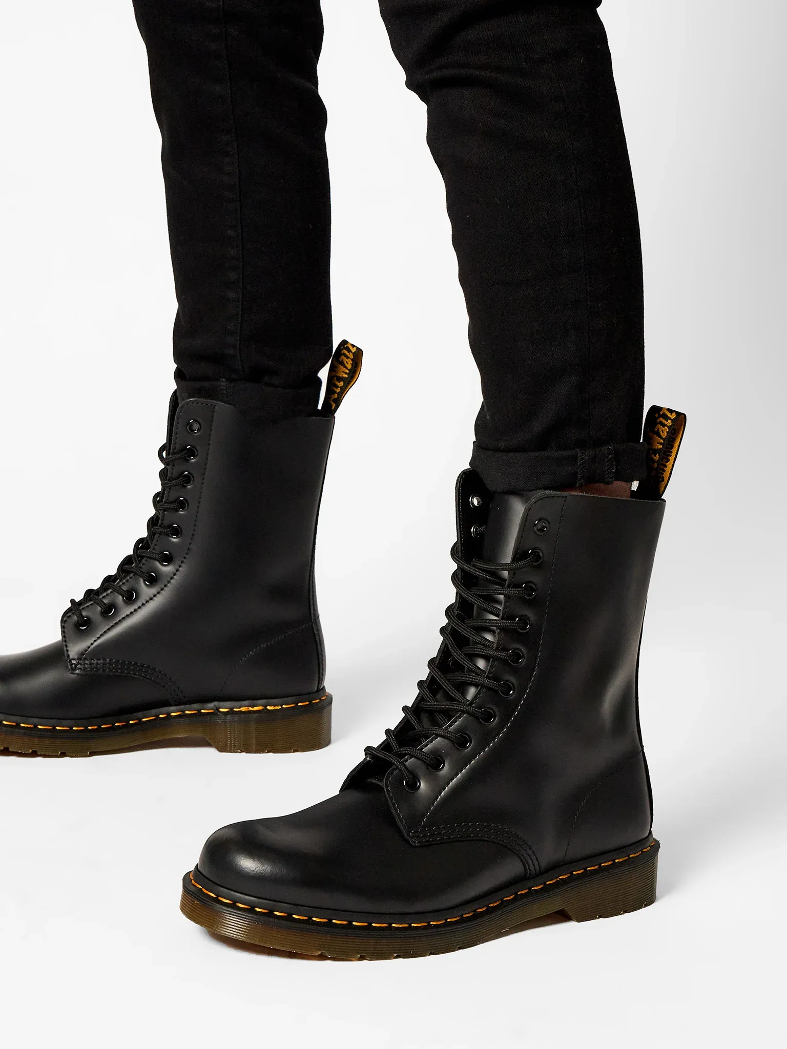 DR. MARTENS 1490 BLACK SMOOTH